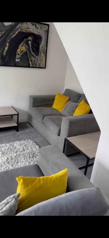 Room Murieston Road in City of Edinburgh