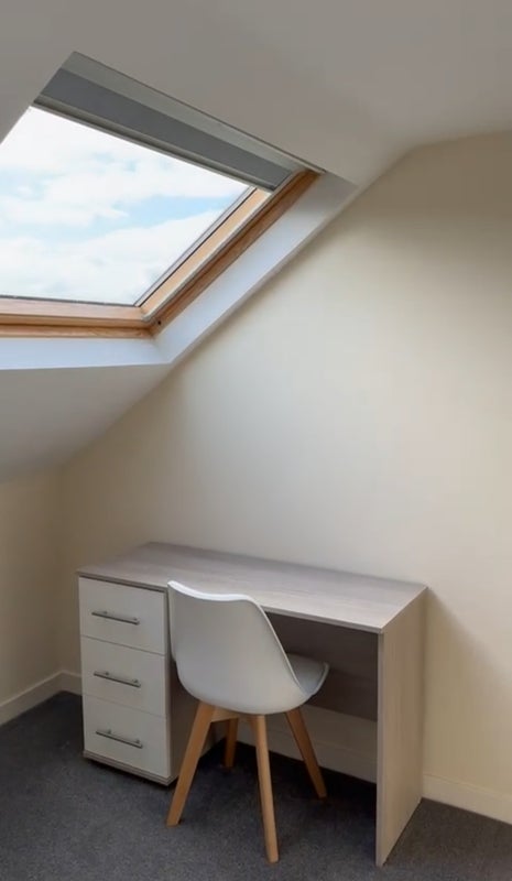 Room Murieston Road in City of Edinburgh