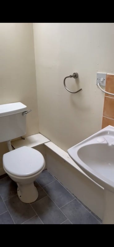 Room Murieston Road in City of Edinburgh