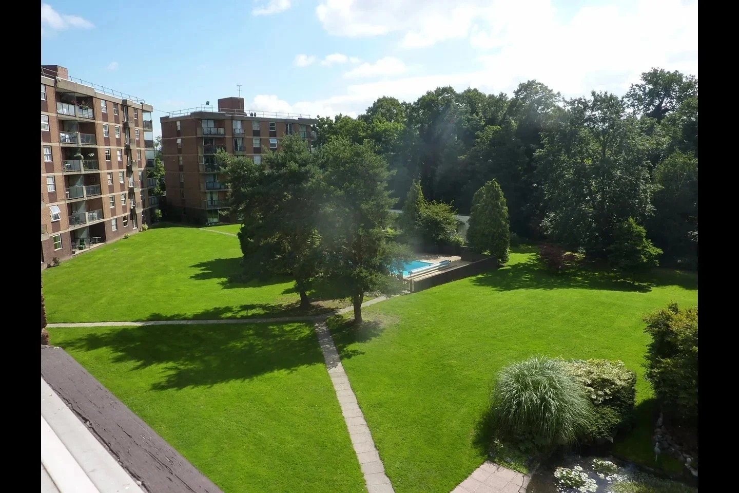 Flat Woolmead Avenue in Greater London