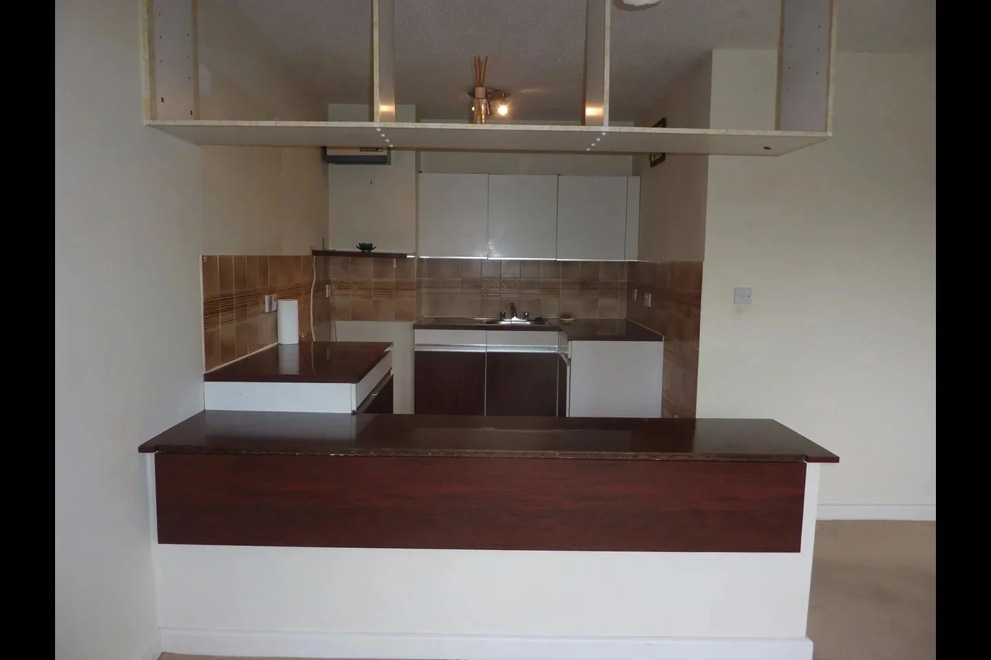 Flat Woolmead Avenue in Greater London