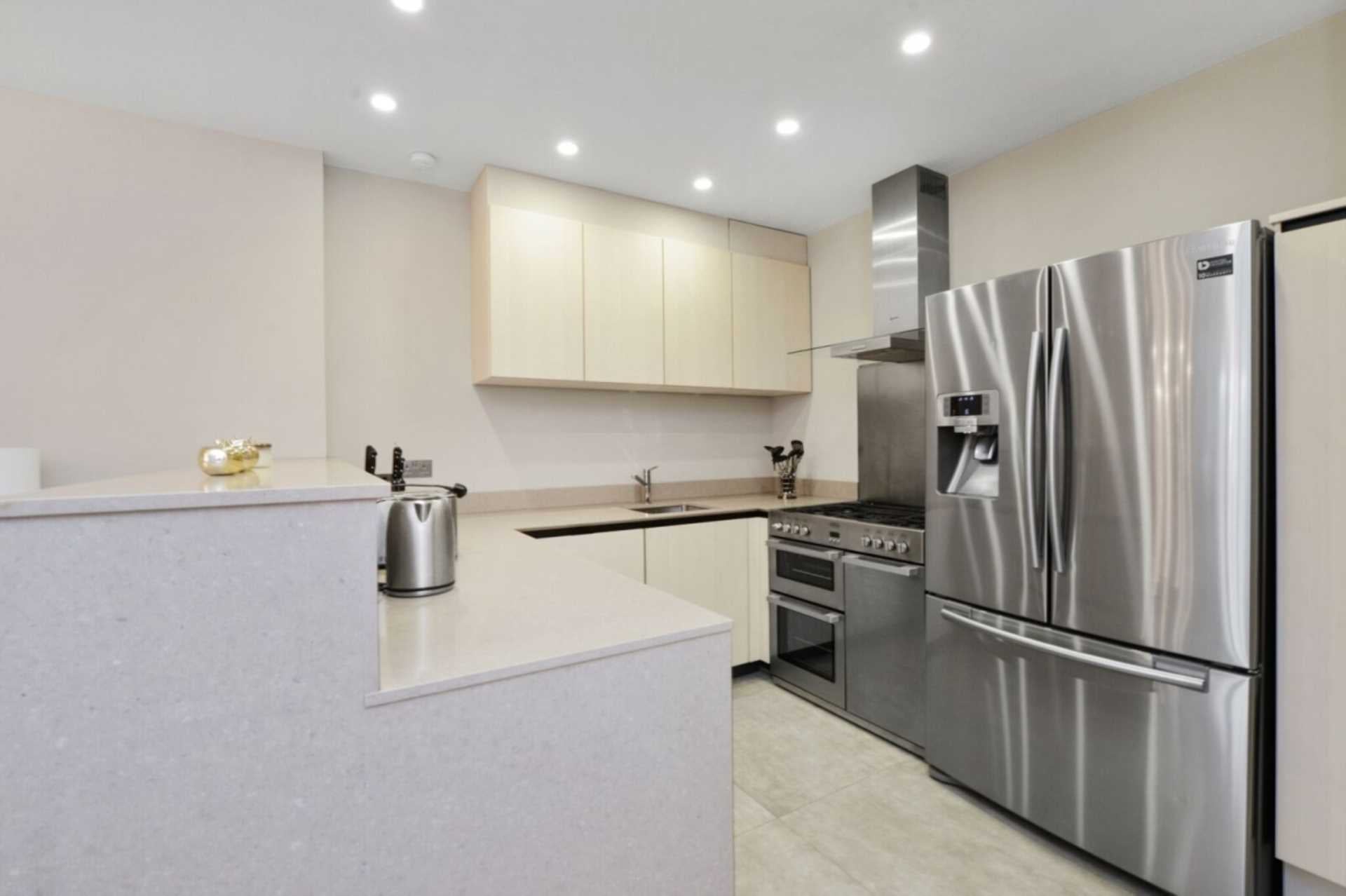 Flat Lyndhurst Road in Greater London