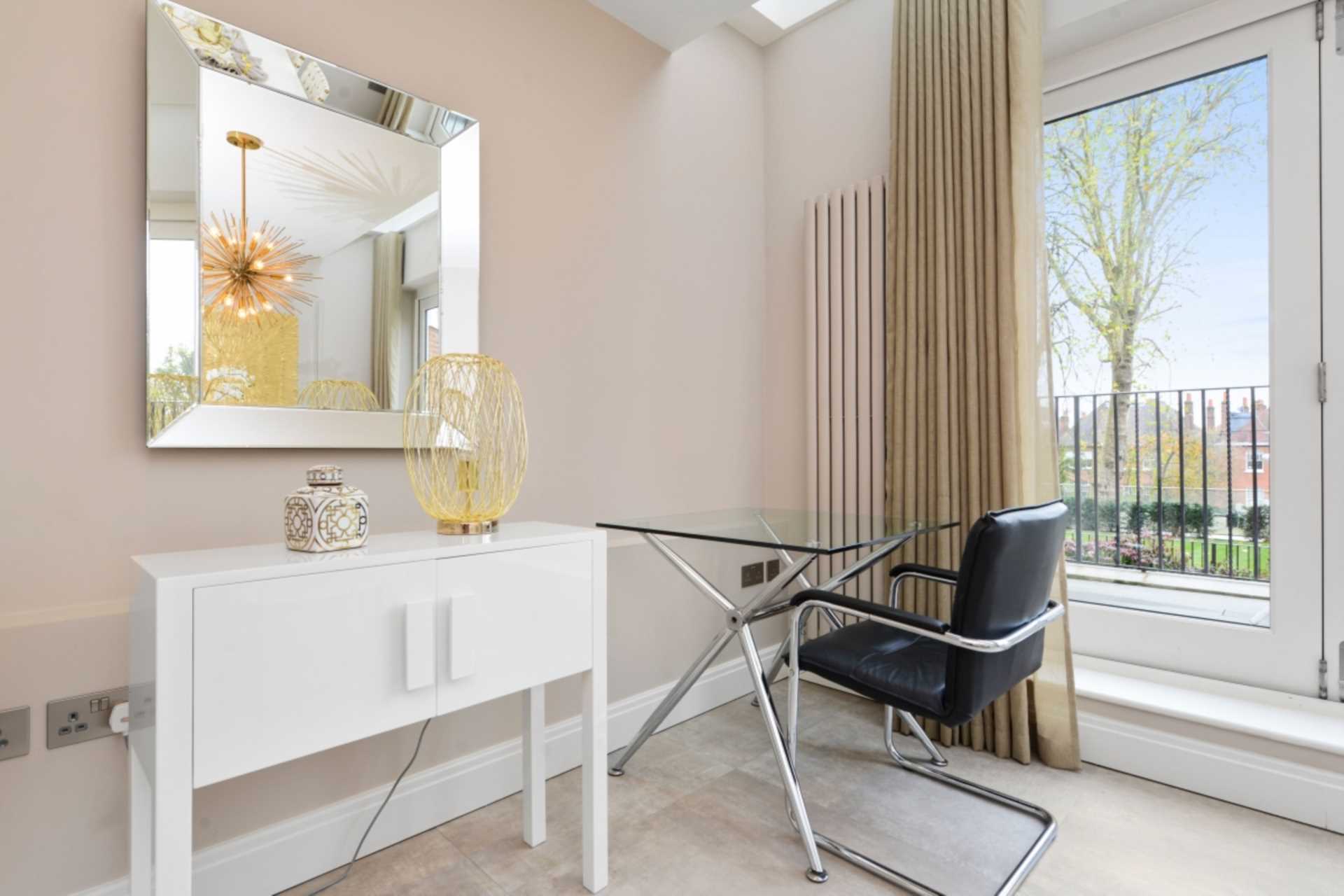 Flat Lyndhurst Road in Greater London