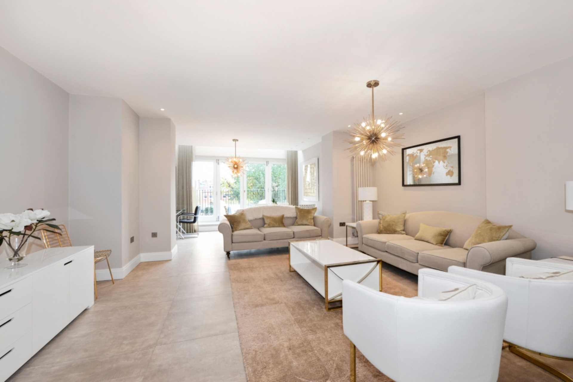 Flat Lyndhurst Road in Greater London