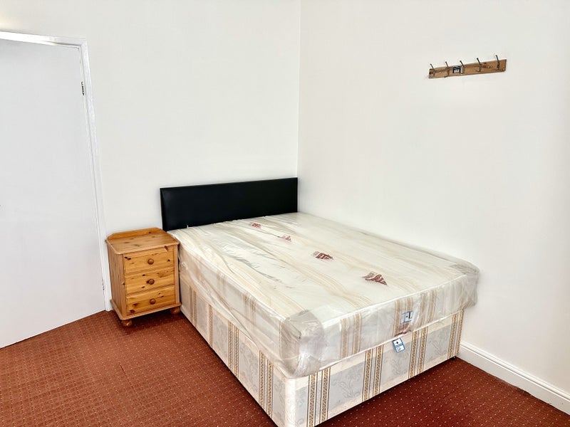 Room Shields Road in Newcastle upon Tyne