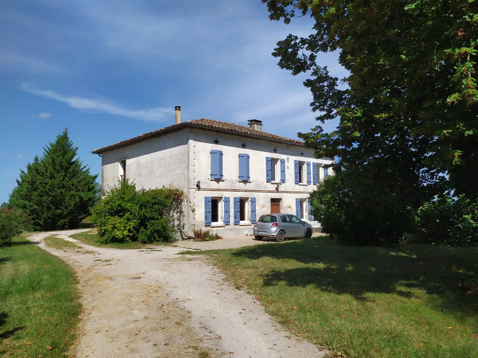 Chambre Route de Monberon à Varennes