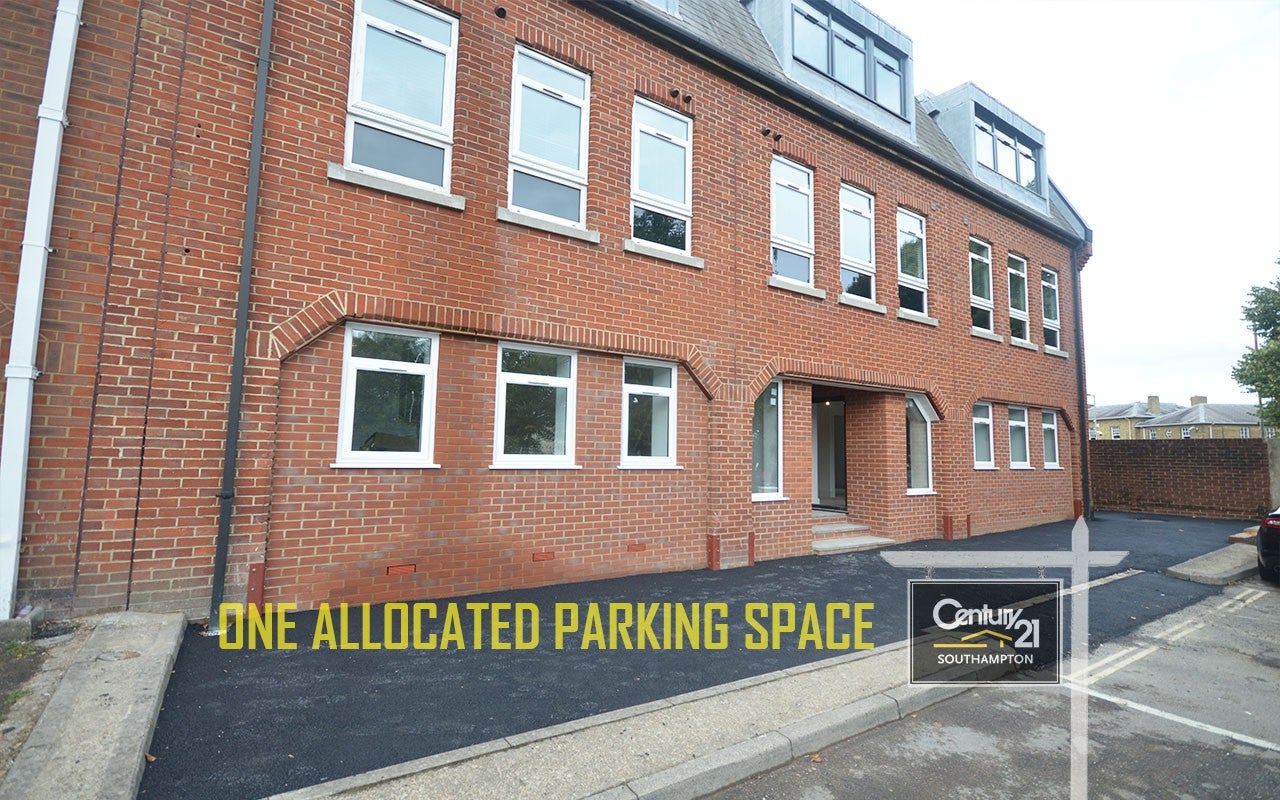 Flat College Place in Southampton