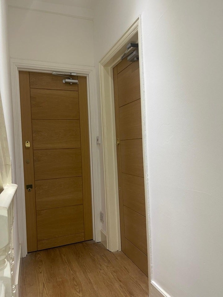 Flat Streatham High Road in Greater London