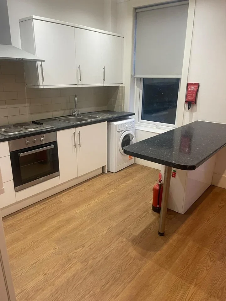 Flat Streatham High Road in Greater London