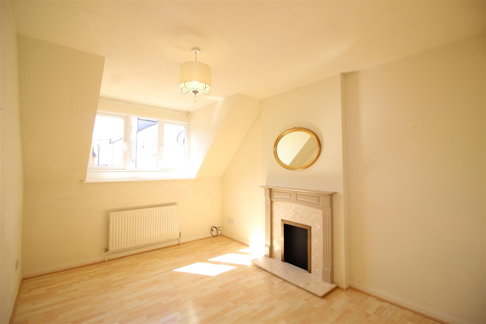Flat Highgrove Court in Rushden
