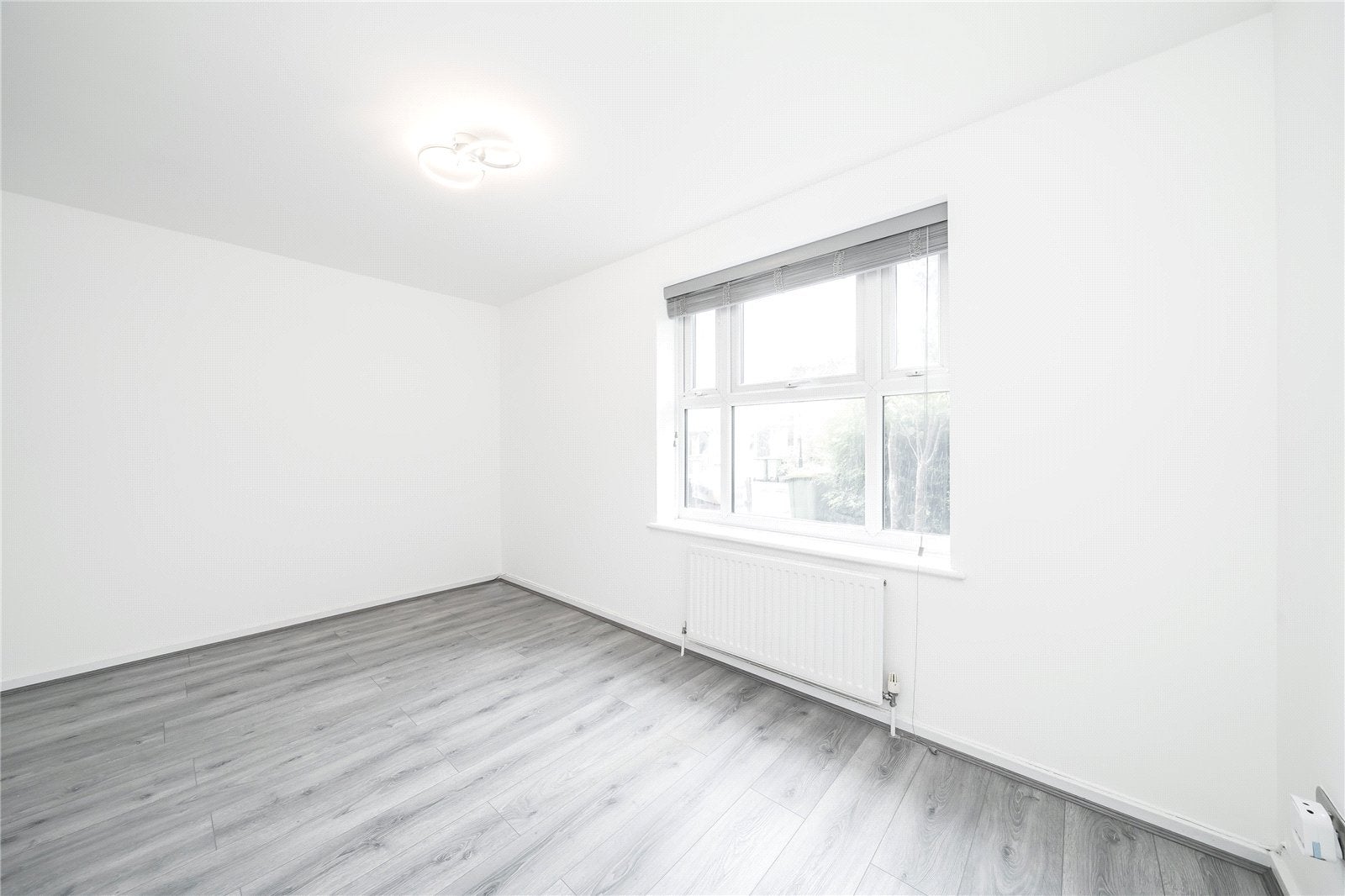 Flat Cranberry Lane in Greater London