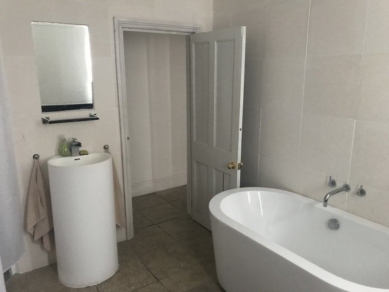 Room Yukon Road in Greater London