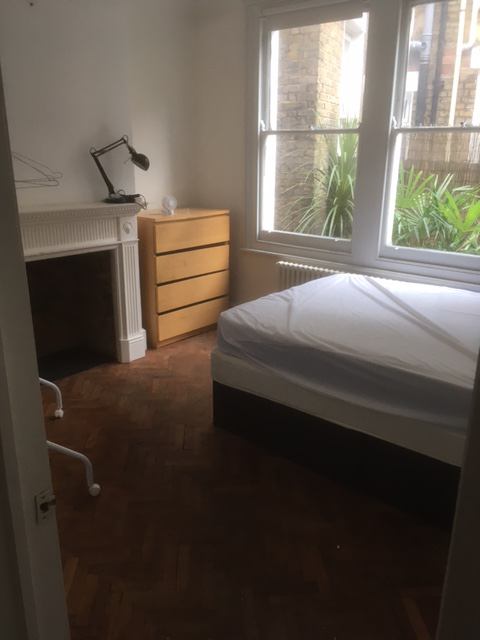 Room Yukon Road in Greater London