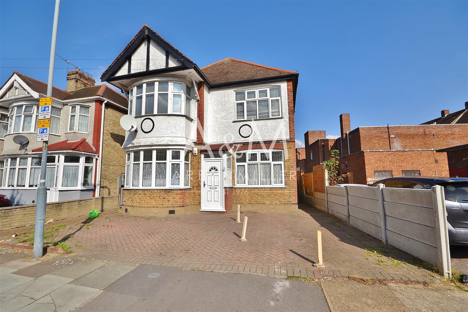 Room Sydney Road in Greater London