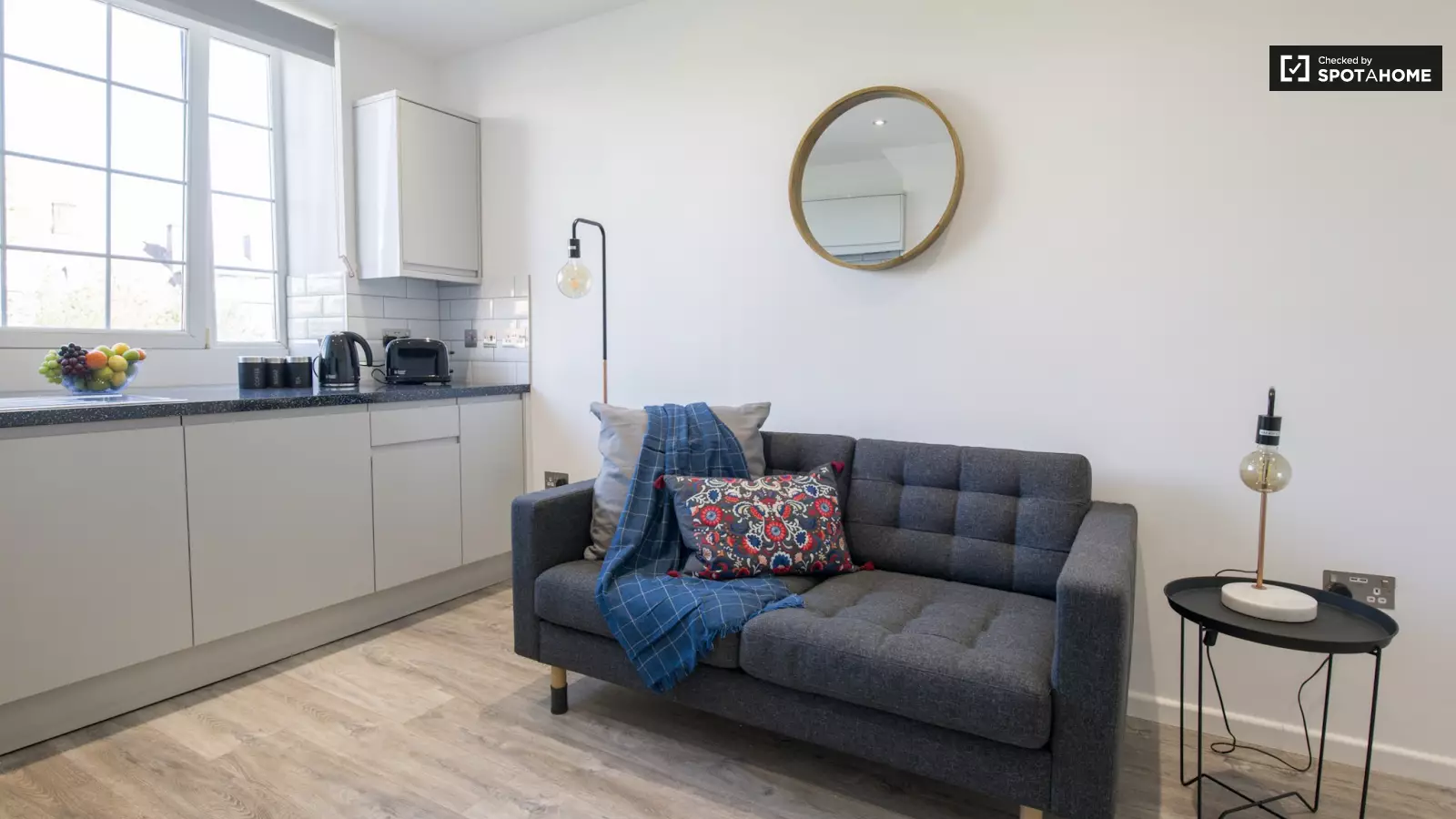 Flat Tabard Street in Greater London