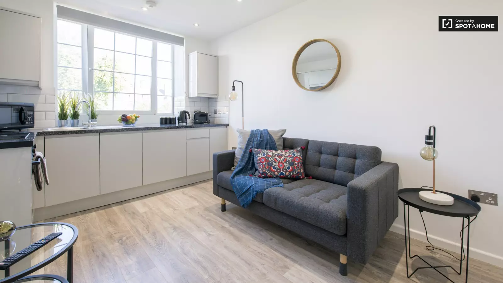 Flat Tabard Street in Greater London