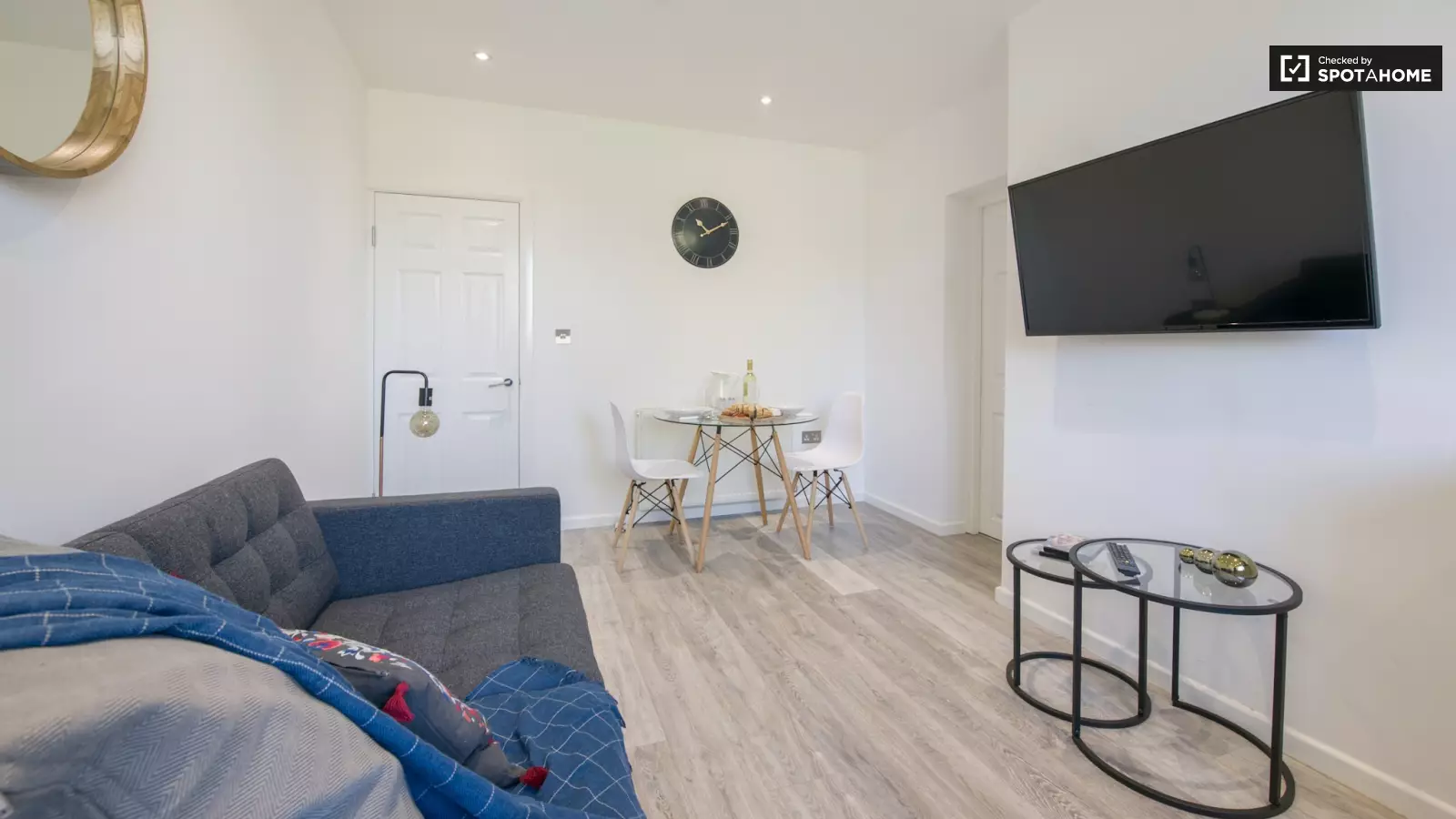 Flat Tabard Street in Greater London