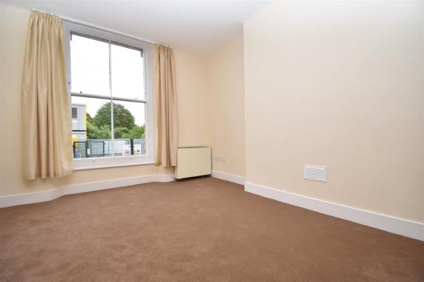 Flat Victoria Road in Cotswold District
