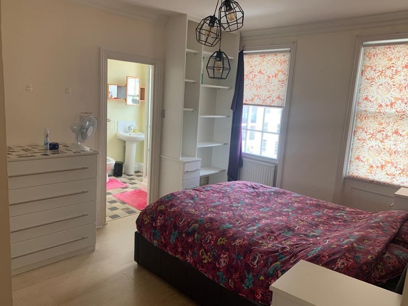 Flat Clapham Road in Greater London