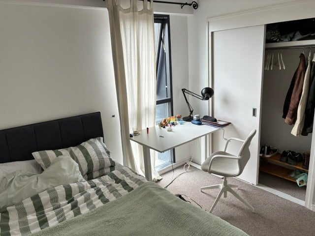 Room Skypark Road in Bristol