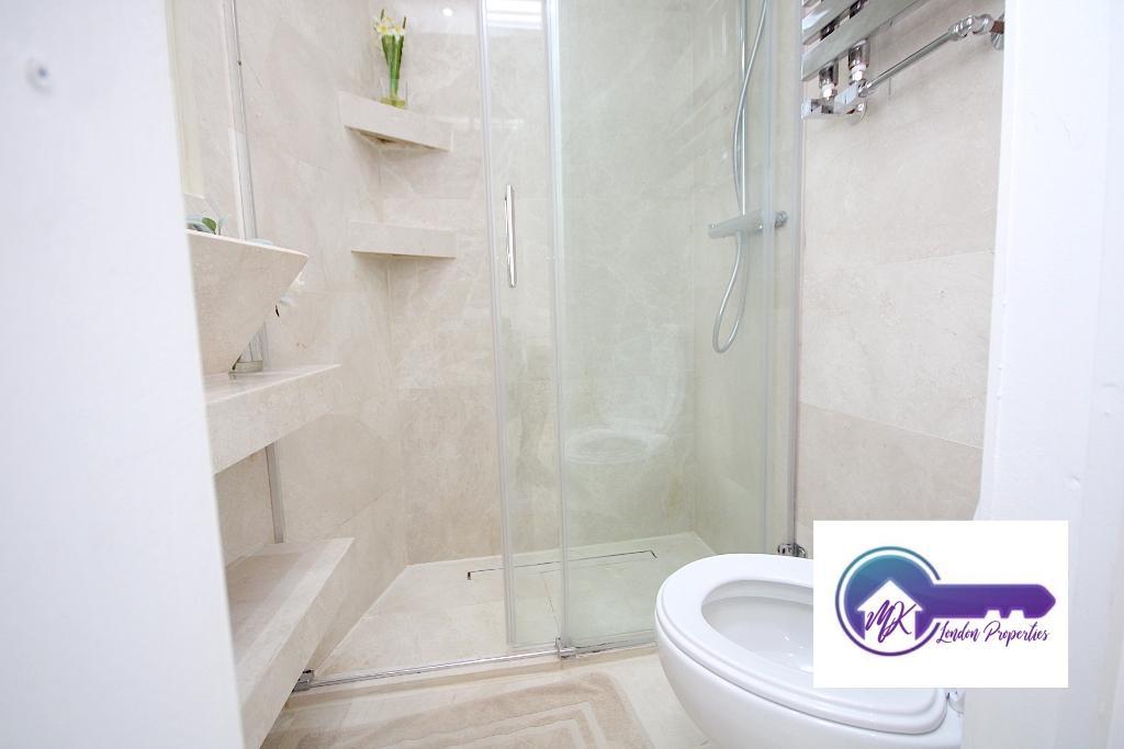 Room Mortimer Crescent in Greater London