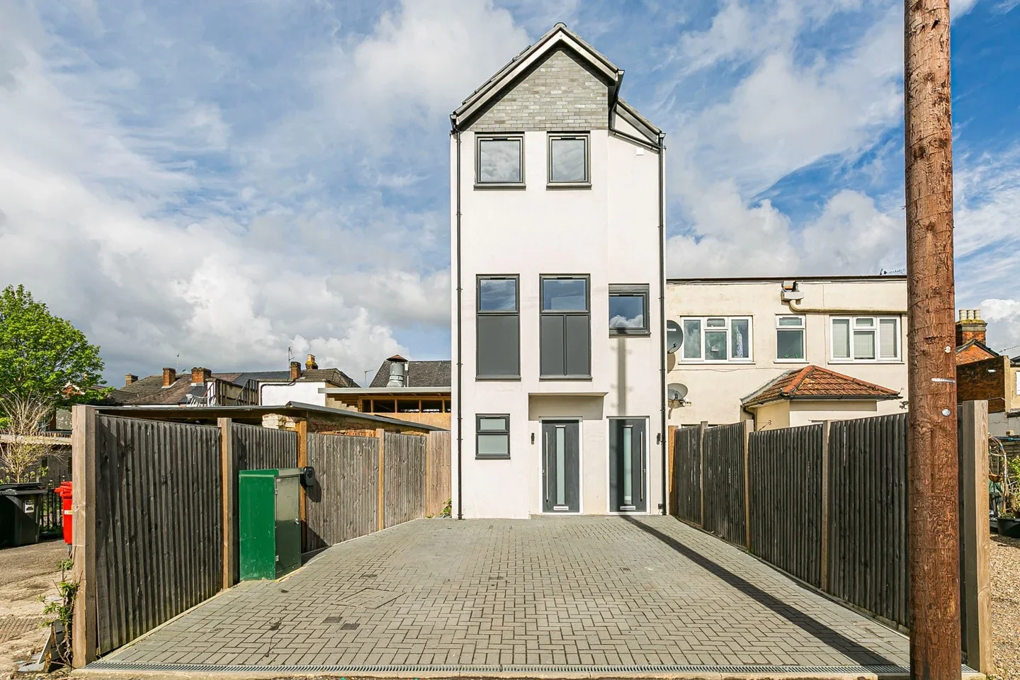 Flat Corrie Road in Borough of Runnymede