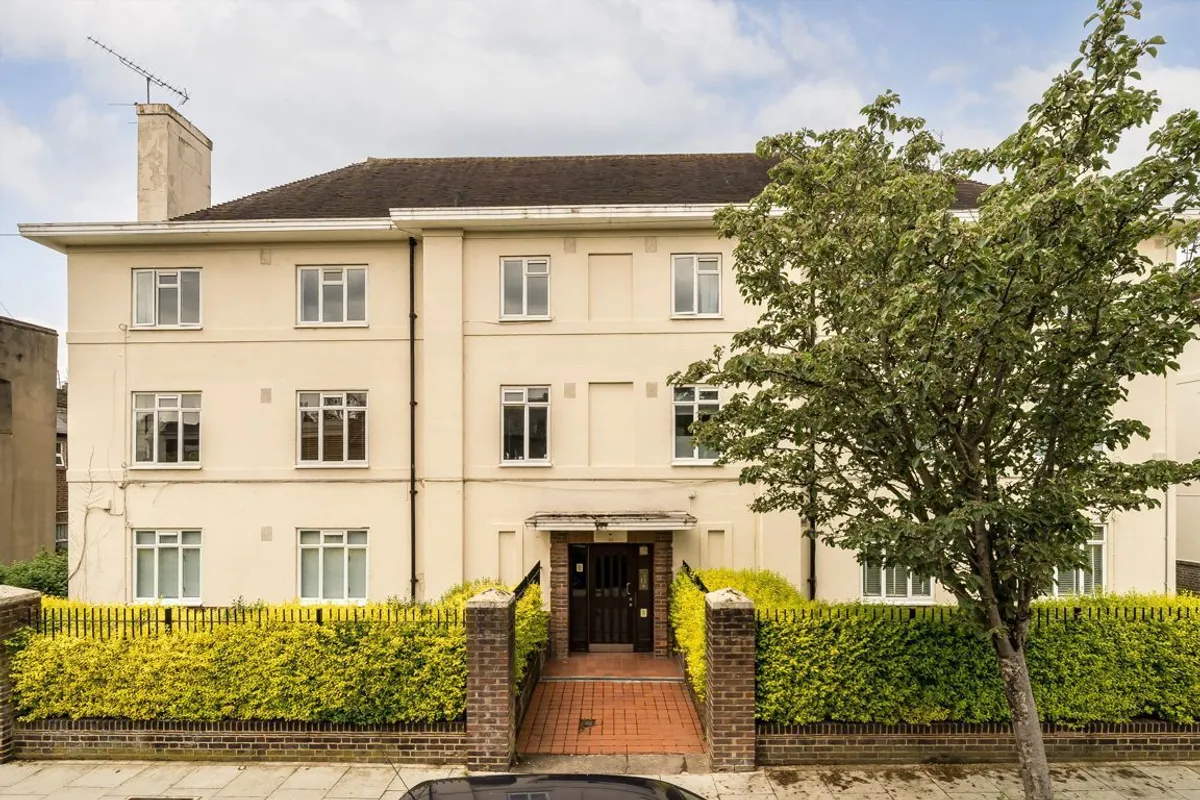 Flat Westville Road in Greater London