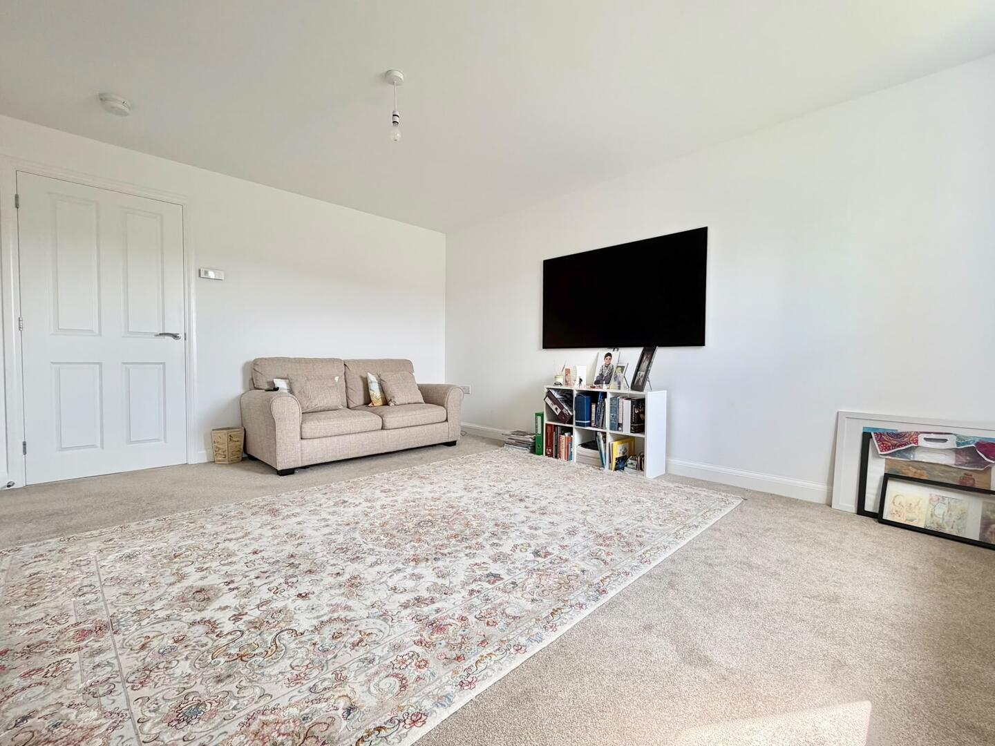House Larkspur Close in Newport