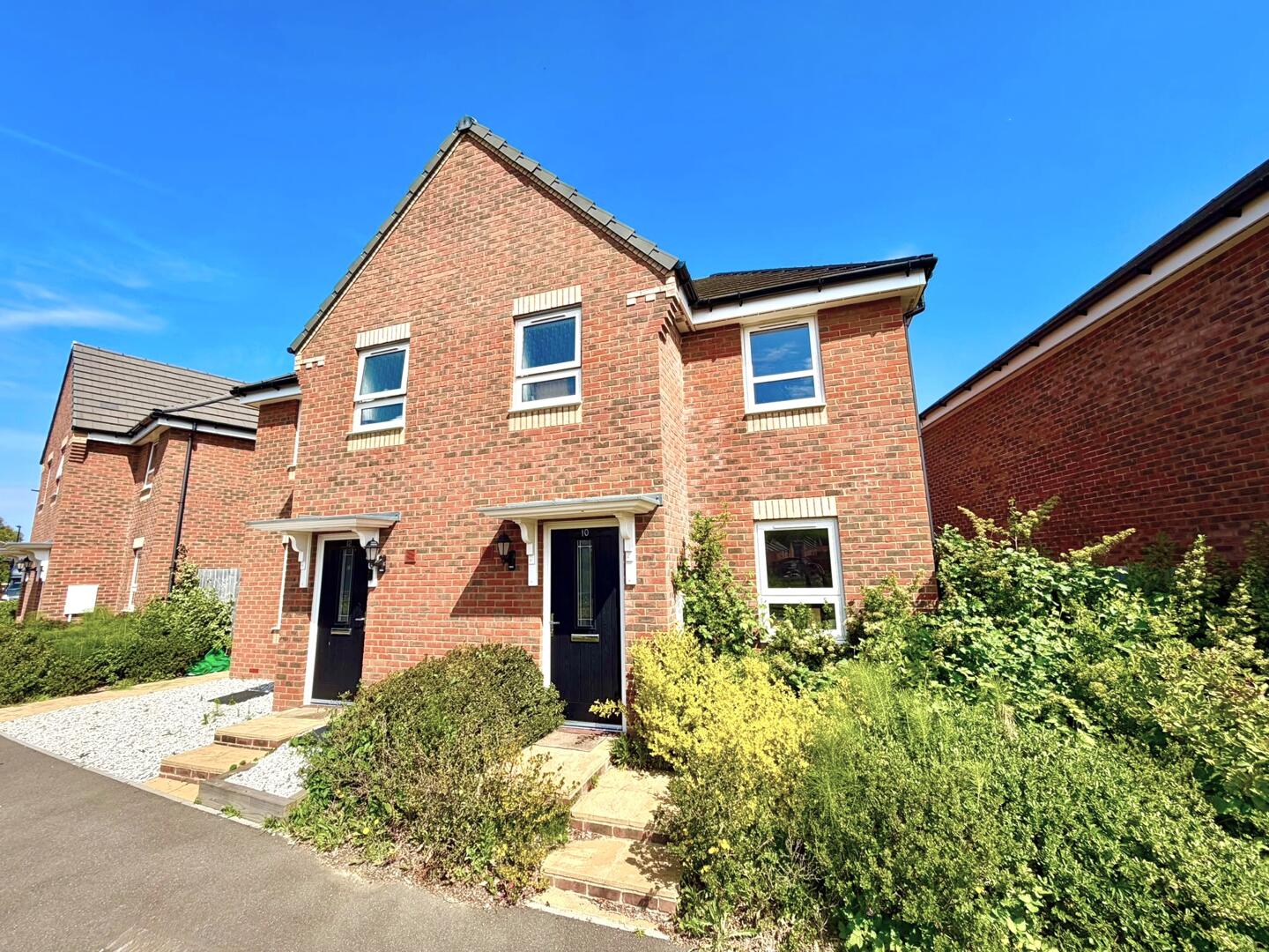 House Larkspur Close in Newport