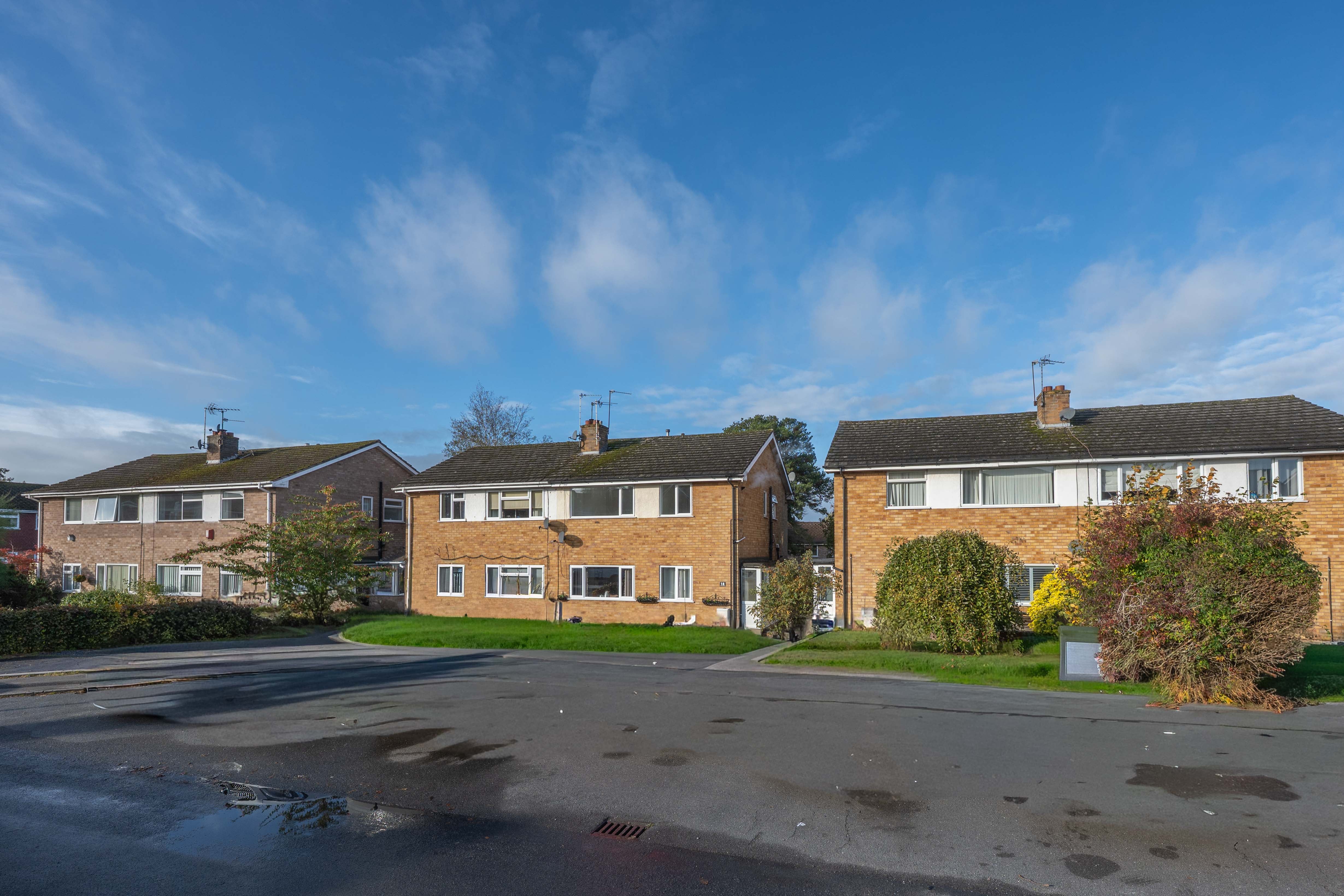 Flat Mockley Wood Road in Metropolitan Borough of Solihull