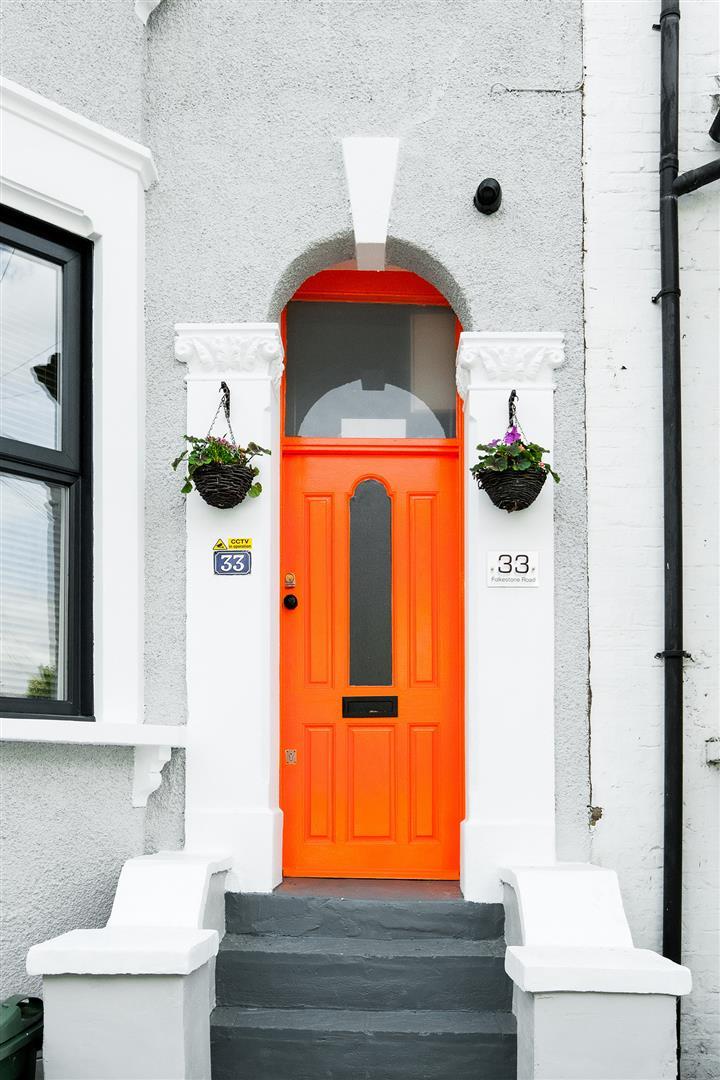 Flat Folkestone Road in Greater London