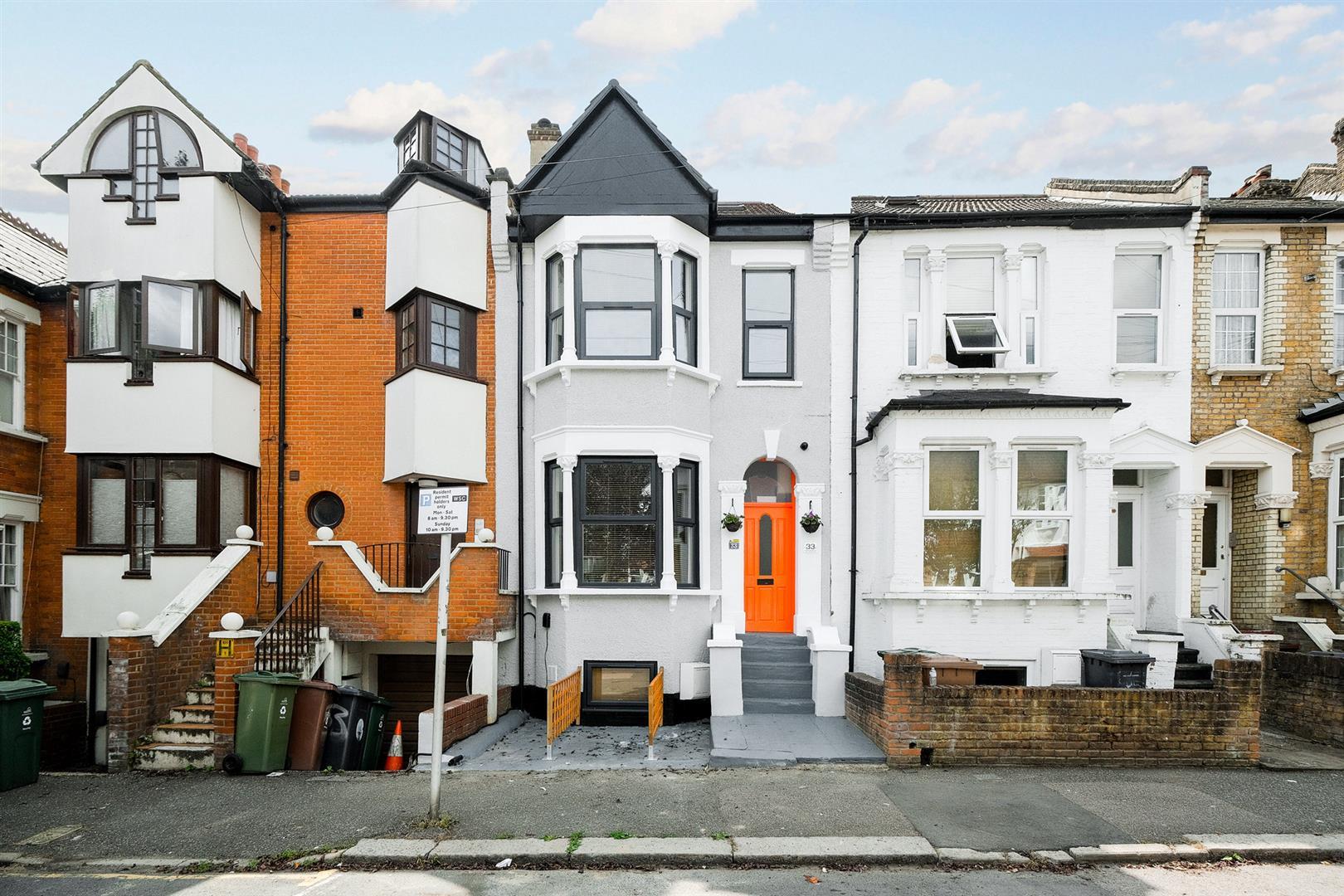 Flat Folkestone Road in Greater London