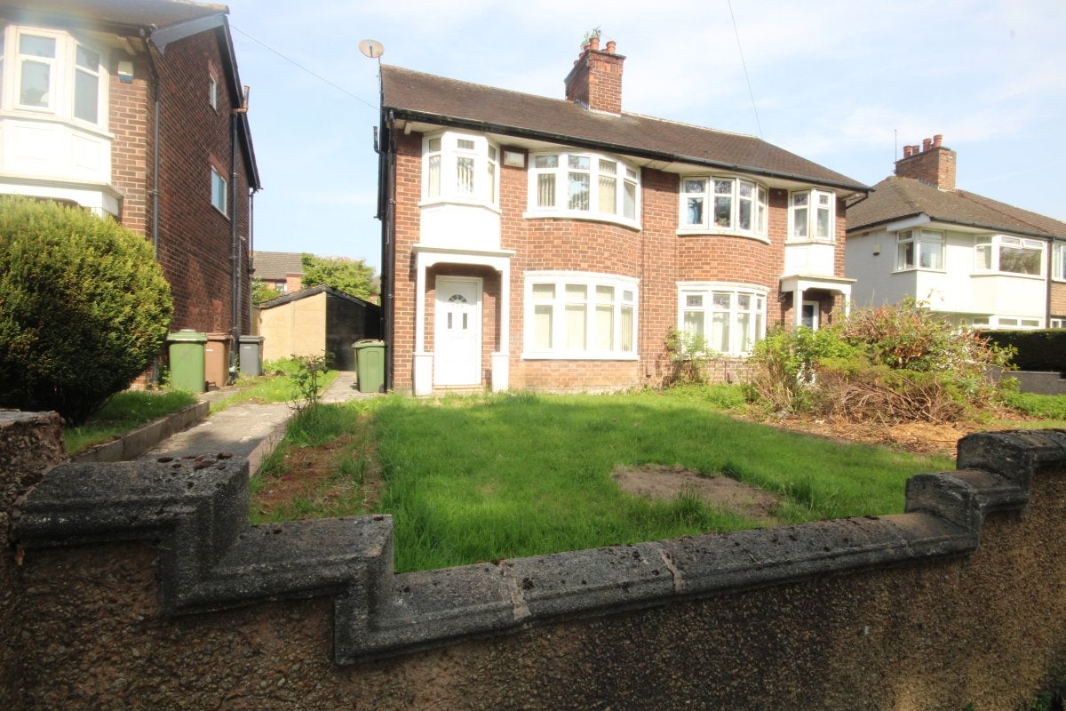 Flat Town Lane in Bebington