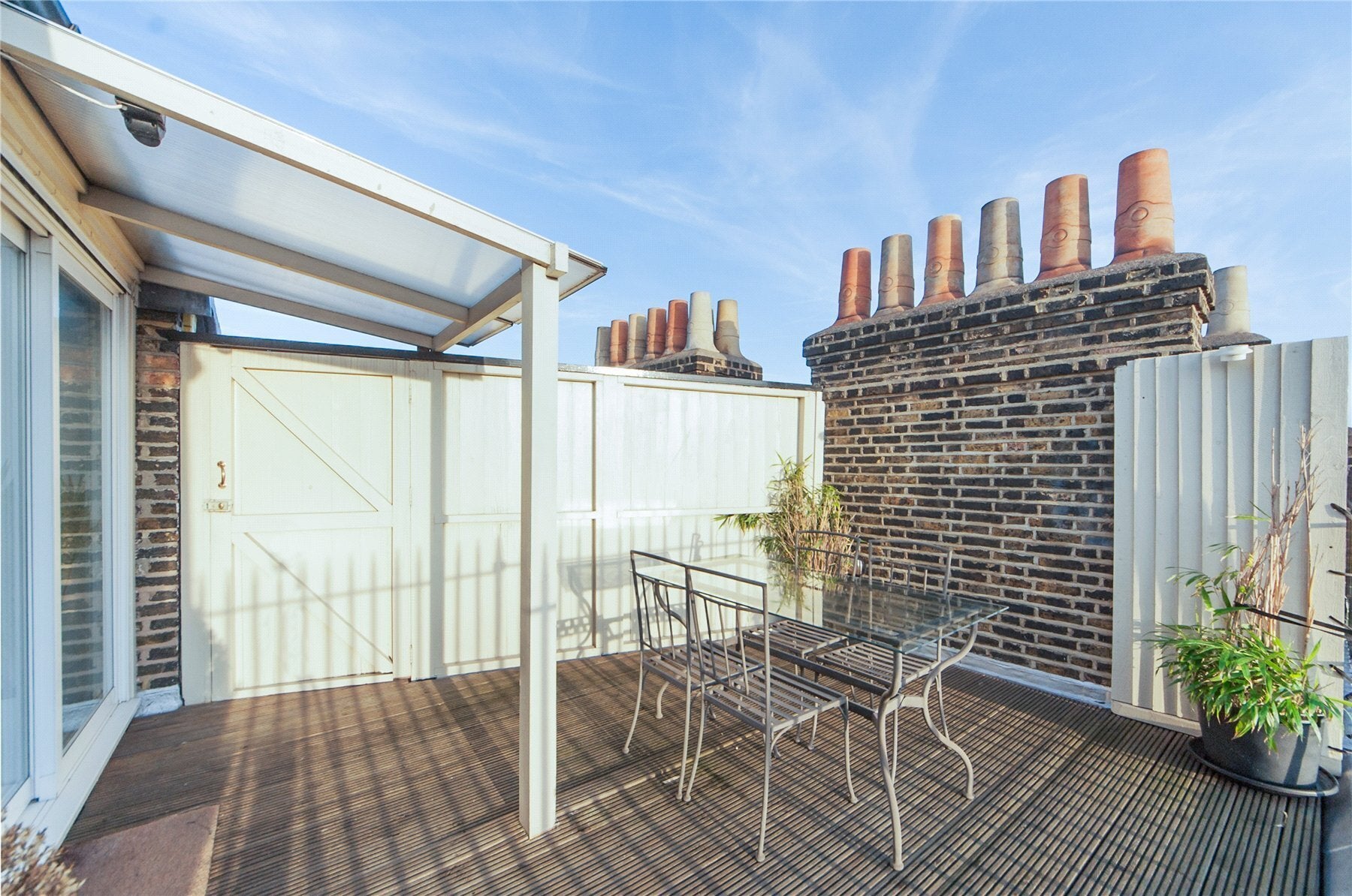 Flat Bull's Gardens in Greater London