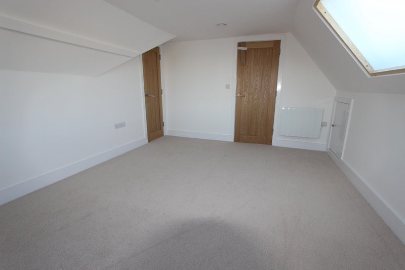 Flat Brighton Road in Crawley