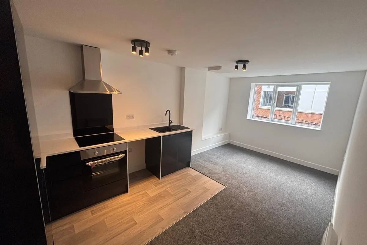Flat Glumangate in Chesterfield
