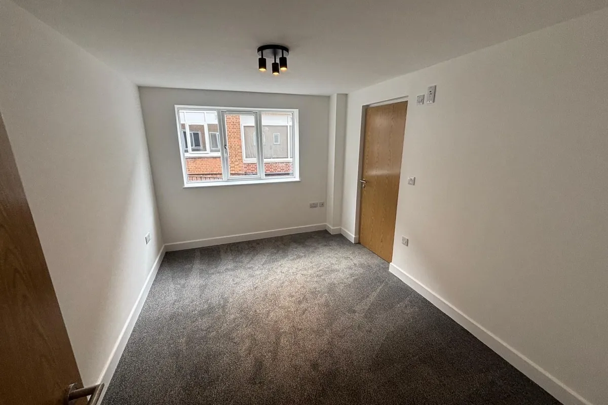 Flat Glumangate in Chesterfield