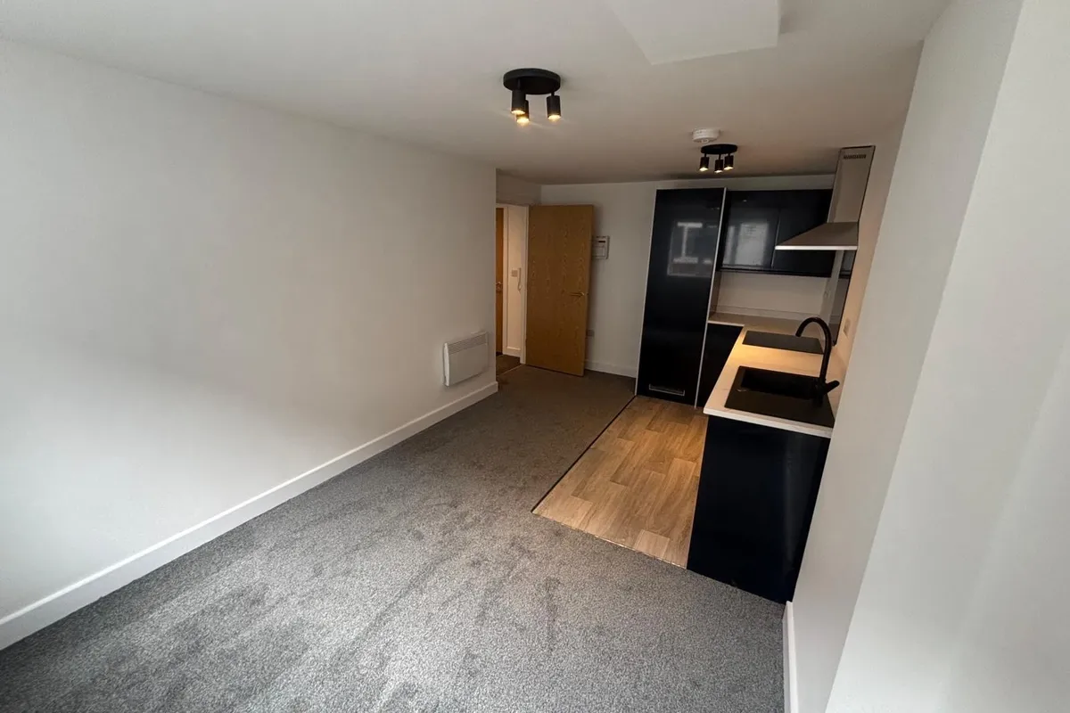 Flat Glumangate in Chesterfield