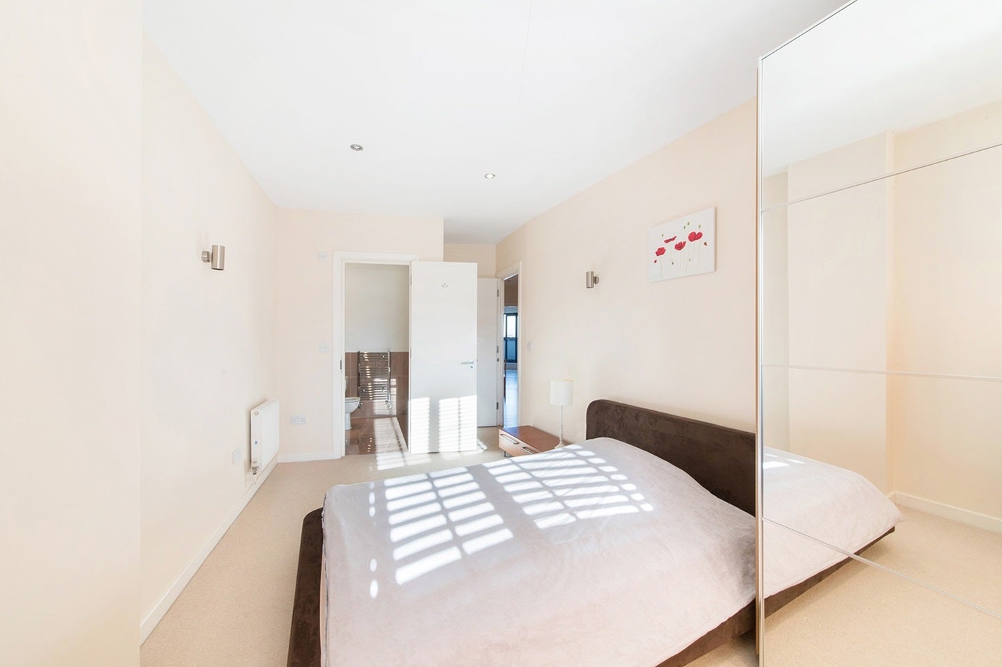 Flat Enfield Road in Greater London