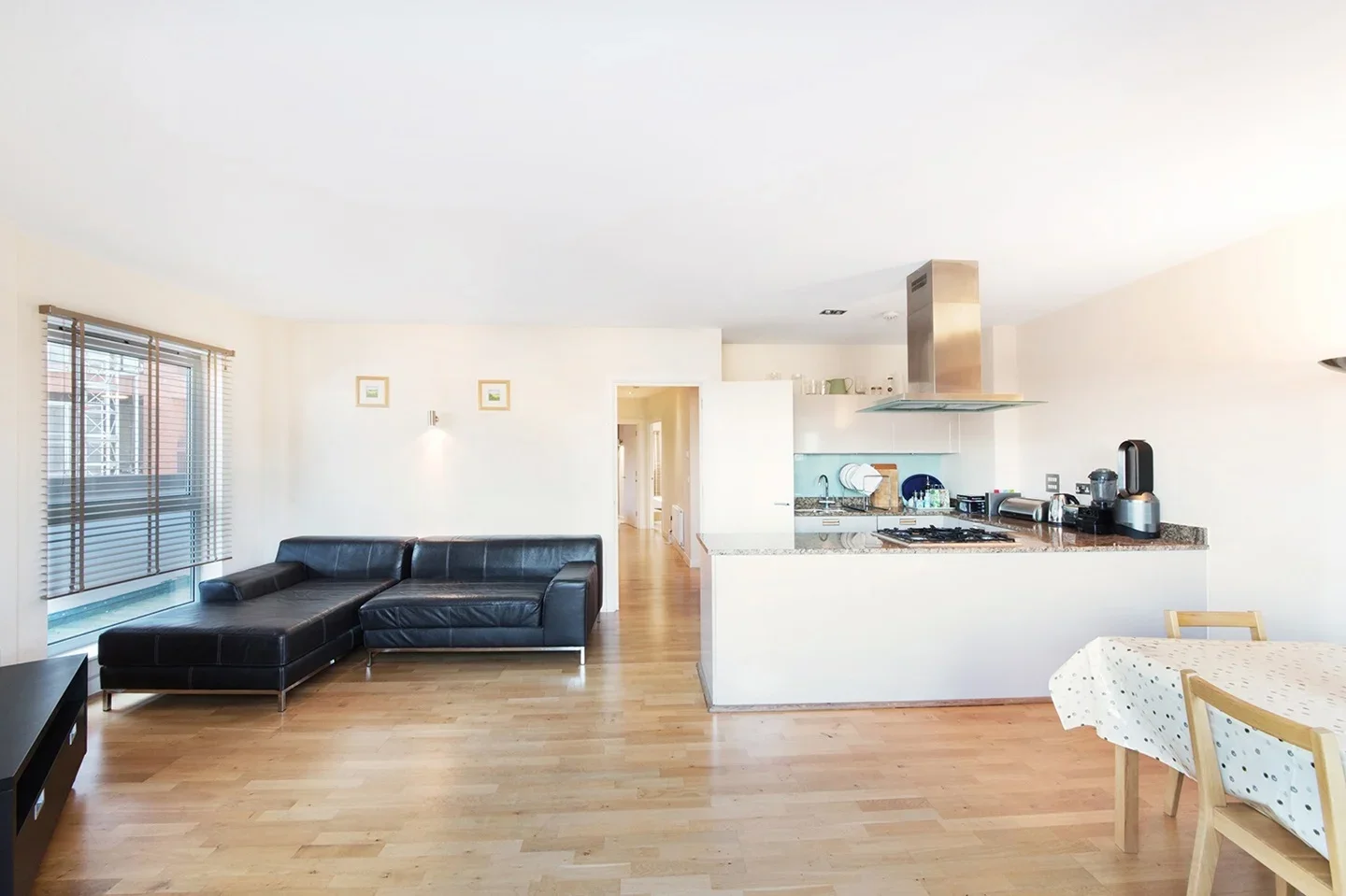 Flat Enfield Road in Greater London