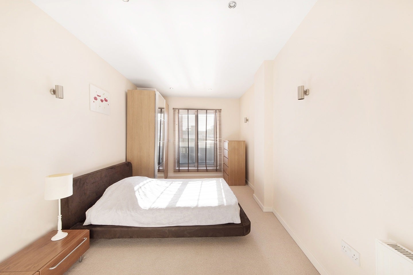 Flat Enfield Road in Greater London