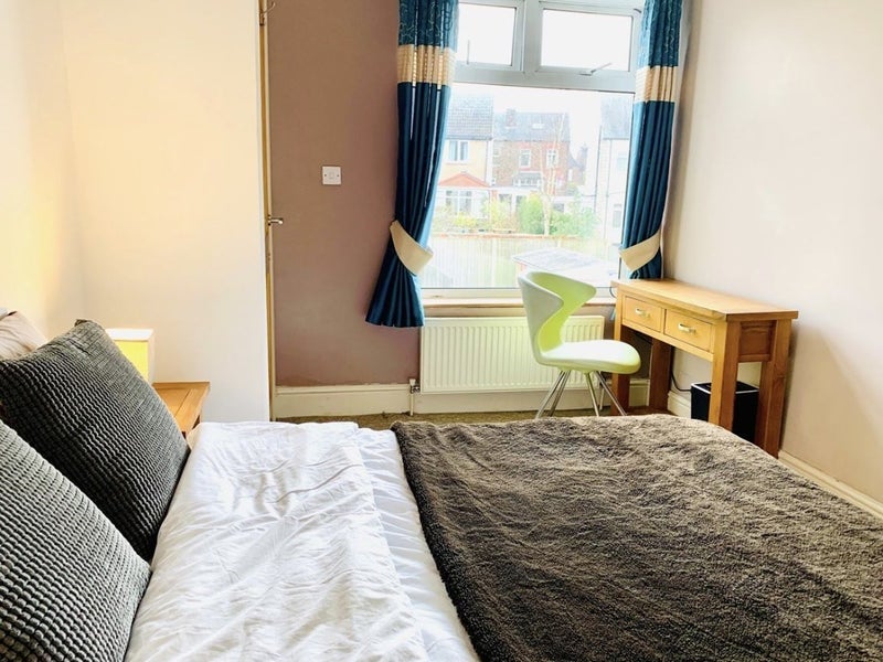 Room Woodseats Road in Sheffield