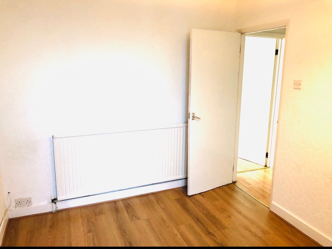 Flat Northdown Road in Greater London