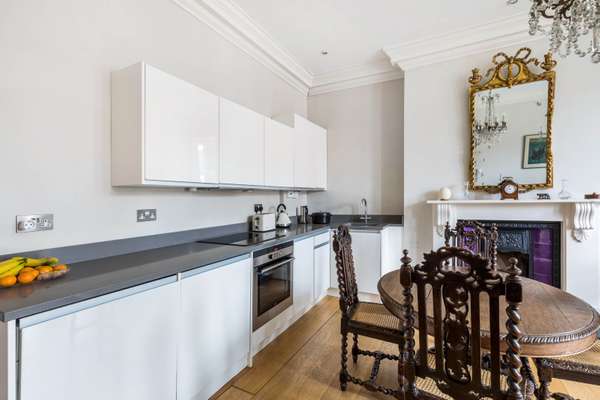 Flat Montague Road in Greater London