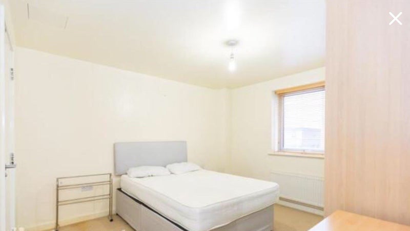 Flat Merchant Street in Greater London