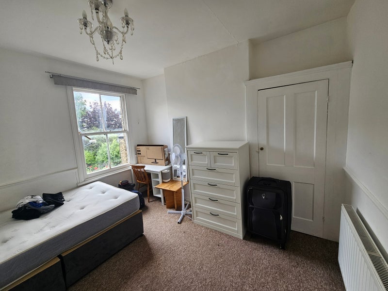 Room Hurstbourne Road in Greater London