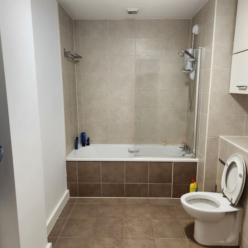Room Joule Close in Salford
