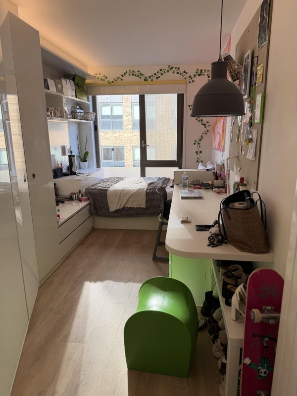 Room Fulton Road in Greater London