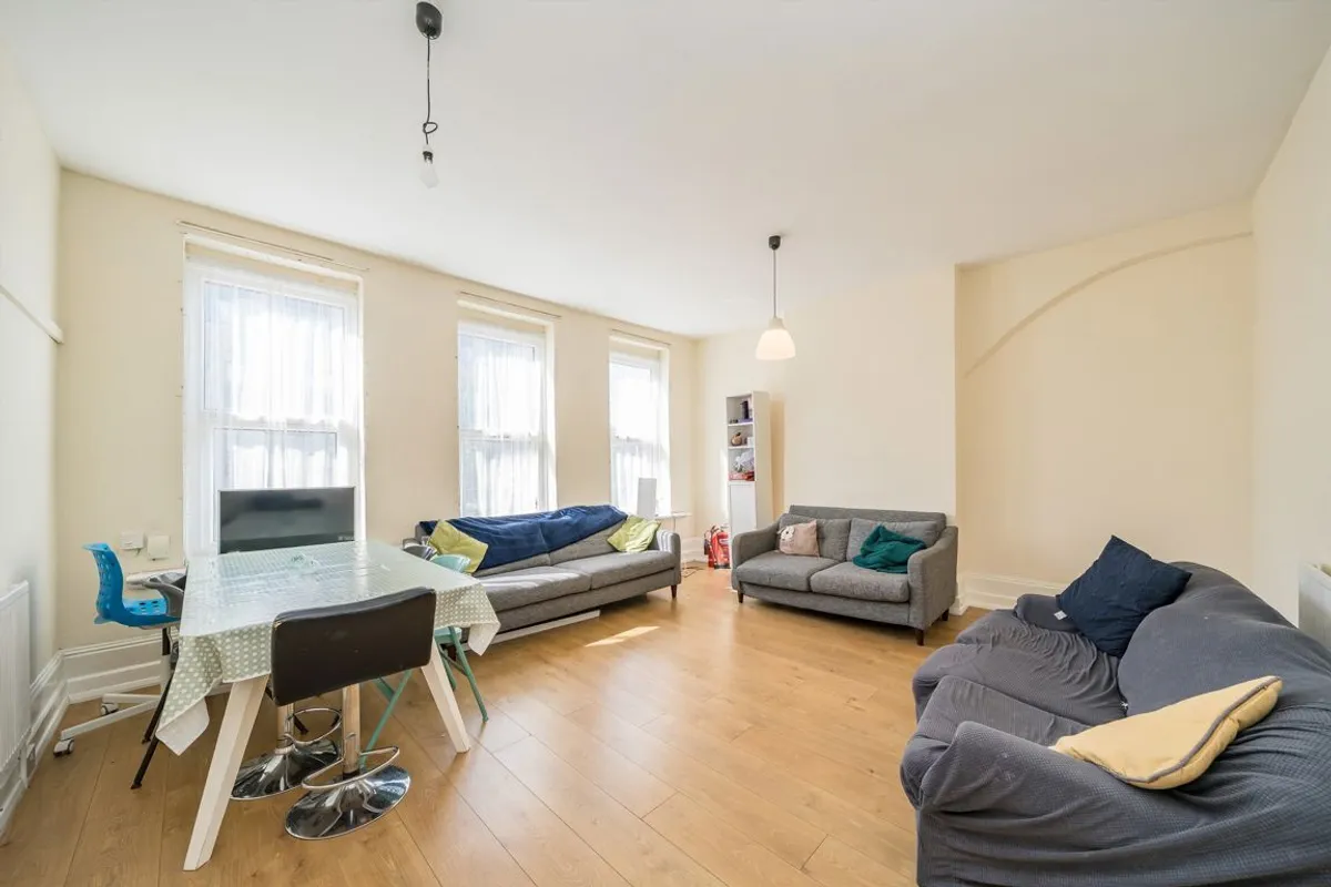 Flat Heath Road in Greater London