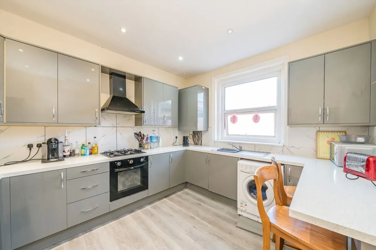 Flat Heath Road in Greater London